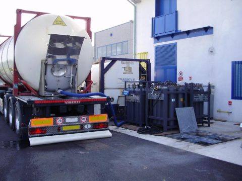 pressurizzazione con CO2 alimentare di un container per trasporto di birra